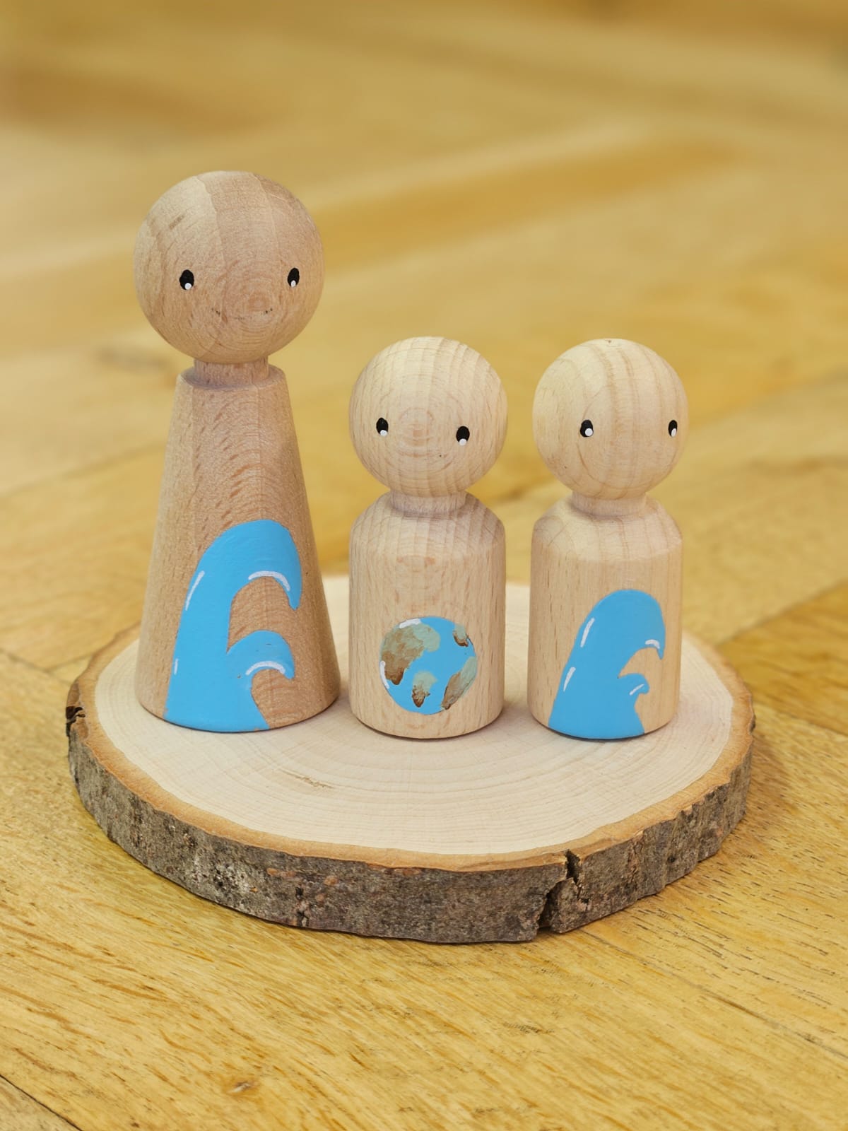 Nine Star Ki reeks 1-5-1 met houten poppetjes en de elementen Water en Aarde
